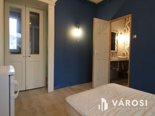 Felújítandó családiház - egy telek áráért Pomázon