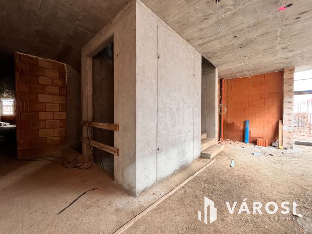 Világos, energiatakarékos otthon a Postakertben