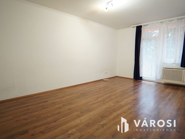 Kodály utcában első emeleti, erkélyes lakás