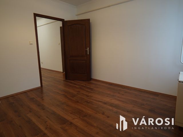 Kodály utcában első emeleti, erkélyes lakás