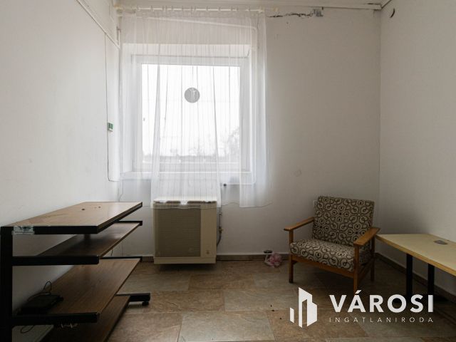 Medgyesbodzás fő utcáján ingatlan eladó