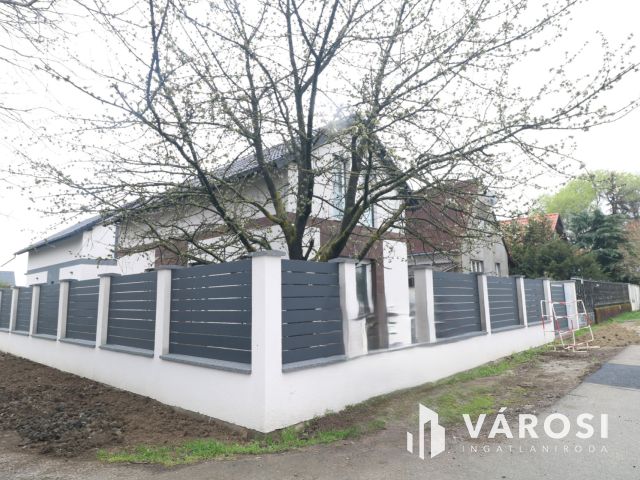 Kulcsrakész ikerház Újszegeden.