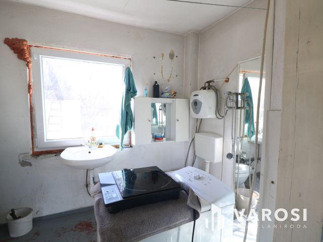 Deszki téliesített, lakható zártkert eladó.