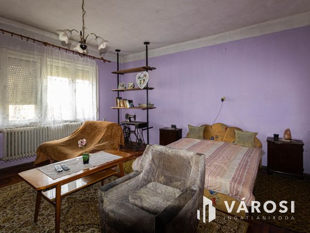 Sarkadkeresztúr csendes kis utcájában családiház eladó