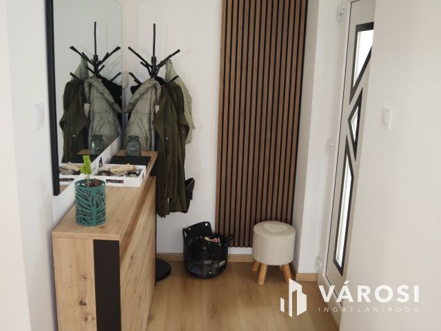 Részben panorámás luxus ikerfél Szabadifürdőn eladó