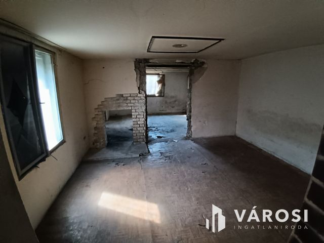 Dömsödön felújitást igényló családi ház eladó jó áron!
