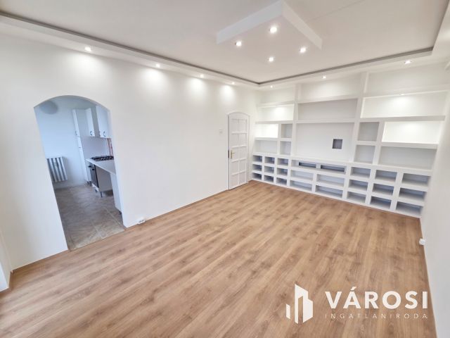 Igényesen felújított panel lakás jó helyen