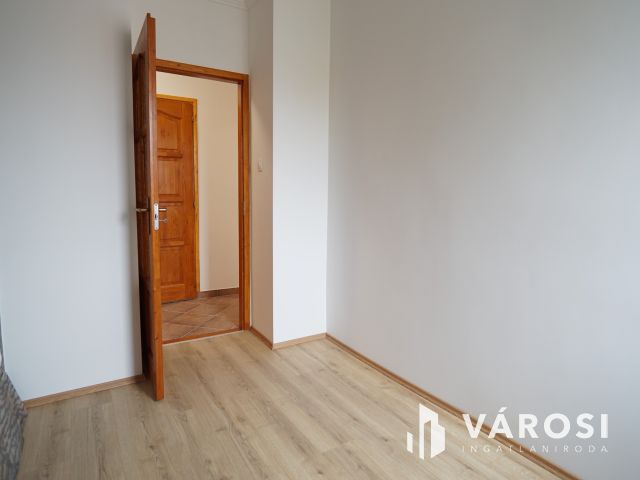 Platán soron, felújított cirkós lakás!