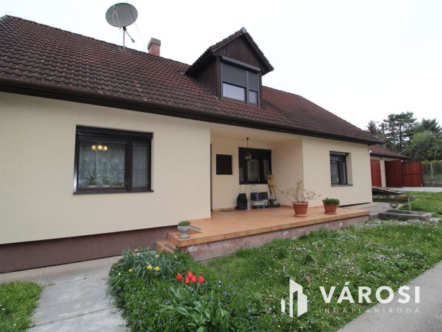 Családi ház zöldövezetben