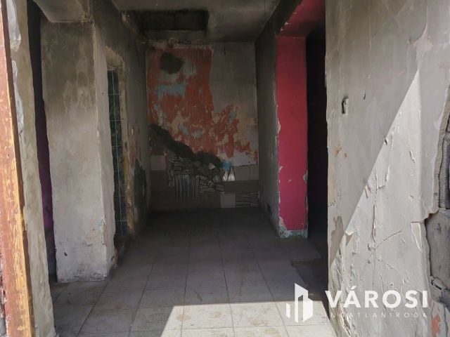 Dömsödön központhoz közeli felújitandó családi ház eladó!