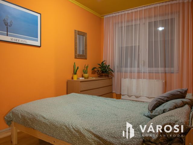 Bútorozatlan lakás garázzsal a Nádas utcában!