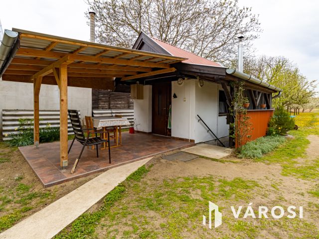 Művelés alól kivont zártkert, Szentmártonkátán eladó